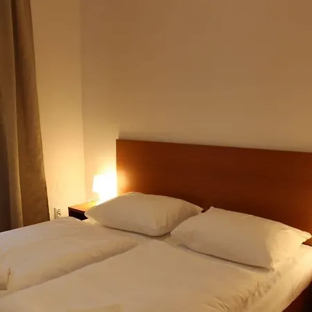 Gallery Sis Szálloda 3*
