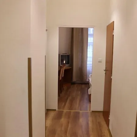 Gallery Sis Szálloda 3*