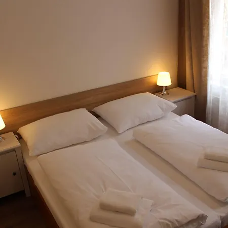 Gallery Sis Szálloda 3*