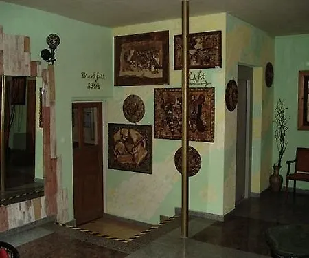 Sis画廊酒店