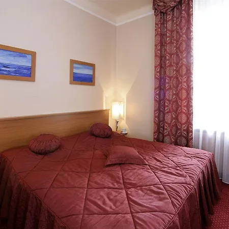 Gallery Sis Szálloda 3*